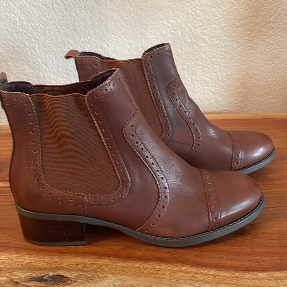 Tommy Hilfiger brown leather boots. Kamala style.